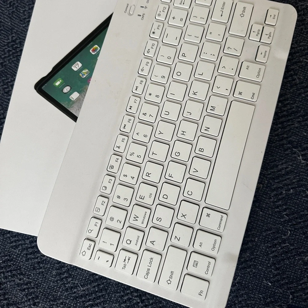 iPad Bluetooth keyboard